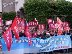 Nova protesta ás portas dun centro de San Francisco en Vigo para reclamar o mantemento do emprego